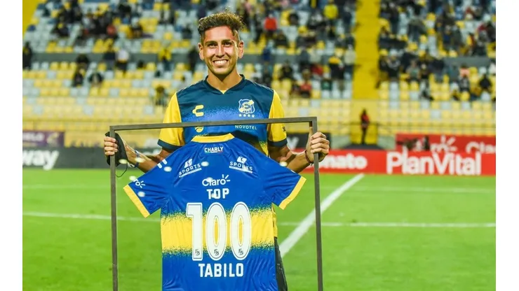 Tabilo recibe el reconocimiento del club de sus amores
