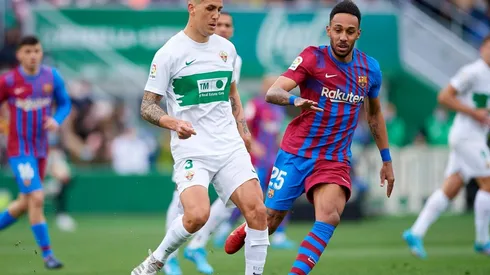 Enzo Roco y el Elche se inclinaron ante el Barcelona en la Liga española.