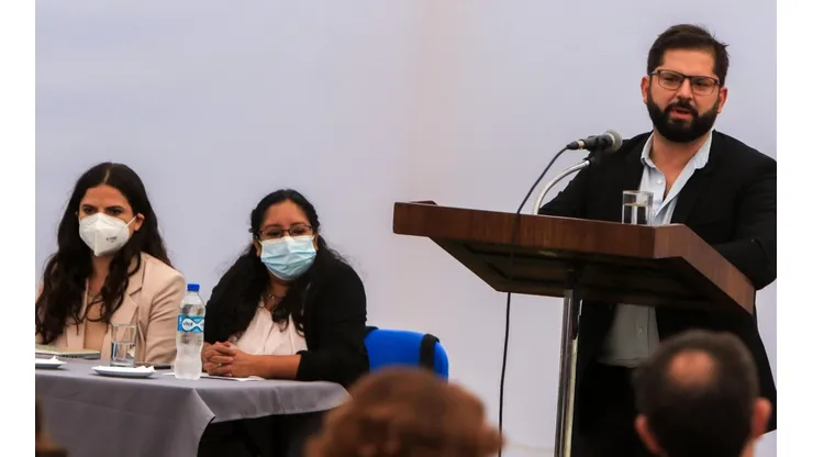 Gabriel Boric manda mensaje a hombres y se compromete a liderar un Gobierno feminista