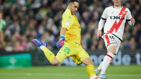 Claudio Bravo tuvo un partido tranquilo hasta el golazo del Rayo Vallecano.