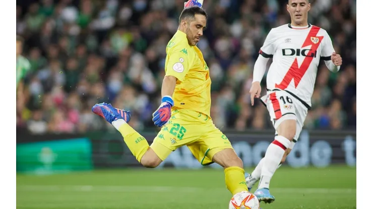Claudio Bravo tuvo un partido tranquilo hasta el golazo del Rayo Vallecano.