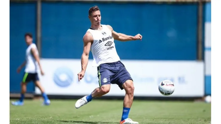 El jugador aceptó la multa pero llevará a la justicia a la mujer por revelar intimidad.