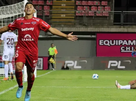 Aravena marca un triplete que deja a Ñublense puntero