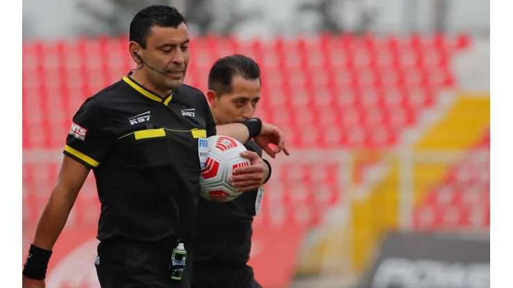 Roberto Tobar arbitrará el Superclásico por séptima vez.