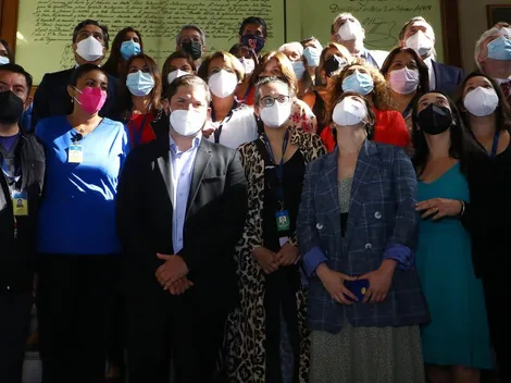 Gabriel Boric se despide de funcionarios del Congreso