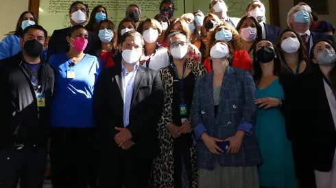 Gabriel Boric se despide de funcionarios del Congreso