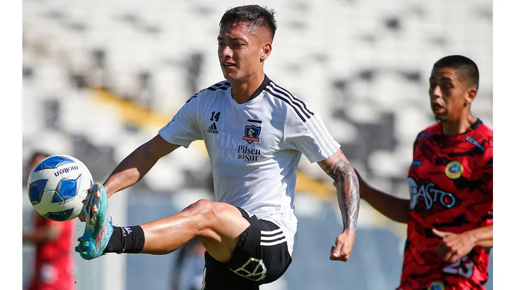 Cristián Zavala anotó uno de los goles del triunfo de Colo Colo ante Lautaro de Buin