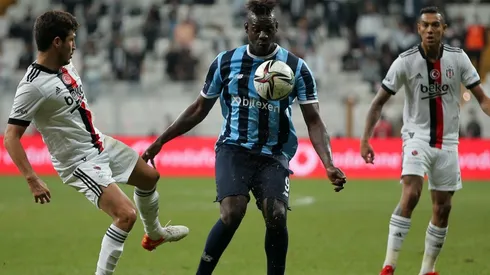 Balotelli tiene diez goles en 22 partidos con el Adana Demirspor de Turquía