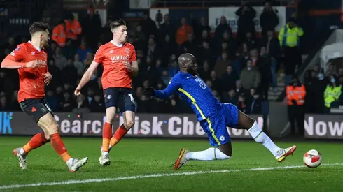 Chelsea avanzó en la Copa FA con trabajado triunfo ante Luton Town de la Segunda División.