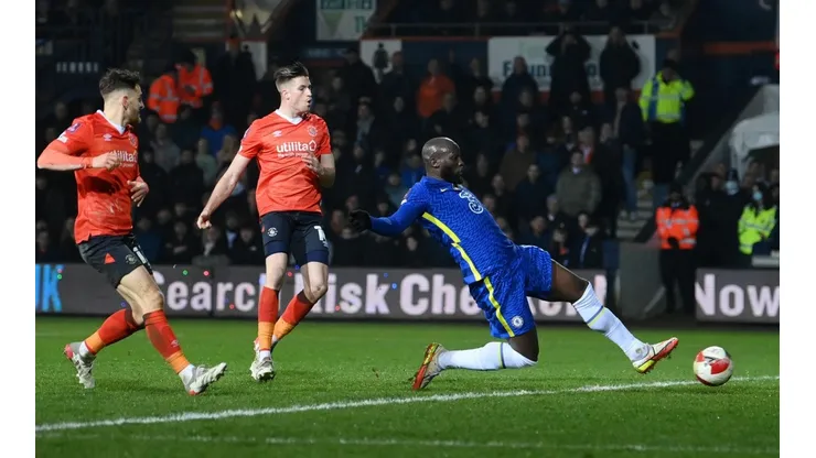 Chelsea avanzó en la Copa FA con trabajado triunfo ante Luton Town de la Segunda División.