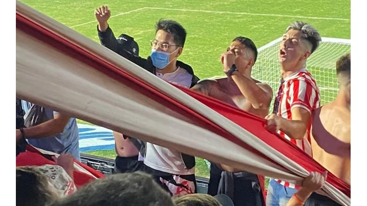 El hincha "chino" de Estudiantes ha sido la cábala en lo que va de temporada