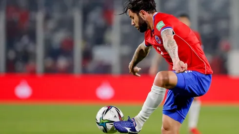 Eugenio Mena trabaja en Racing pensando en Chile