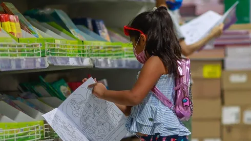 Revisa los detalles de la medida escolar.