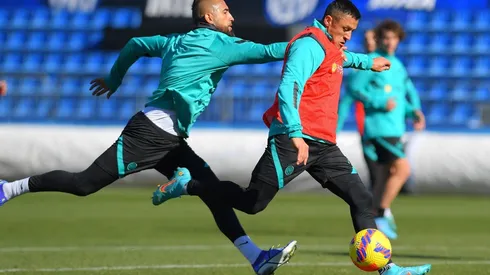 Alexis Sánchez y Arturo Vidal irán a la banca ante el AC Milan