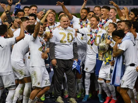 Bielsa recibe mucho cariño de jugadores del Leeds tras ser despedido