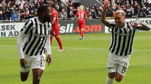 Martín Rodríguez celebra uno de los goles del Altayspor