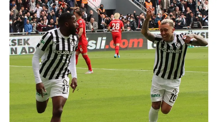 Martín Rodríguez celebra uno de los goles del Altayspor