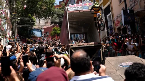 Valparaíso vuelve a recibir la carrera de descenso urbano más extrema de Latinoamérica con el Red Bull Valparaíso Cerro Abajo.
