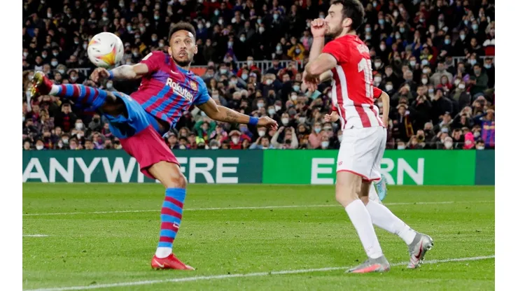 Pierre Emerick Aubameyang abrió la cuenta para Barcelona.