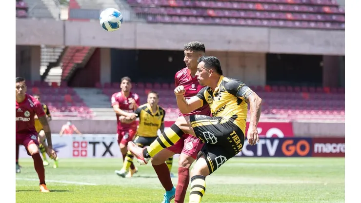 Esteban Paredes jugó los 90 minutos del clásico entre Deportes La Serena y Coquimbo Unido.