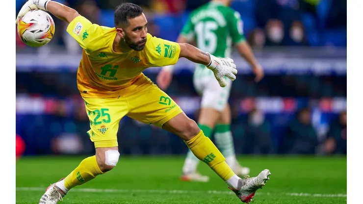 Bravo ya está en condiciones de reaparecer en el arco del Betis y fue incluido por Manuel Pellegrini en la lista de citados del Betis para el clásico ante Sevilla.