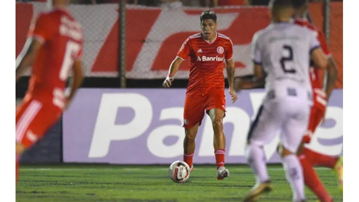 Carlos Palacios se pierde el clásico ante Gremio este sábado