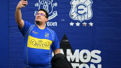 Un hincha del Everton chileno se dejó ver en Goodison Park apoyando al elenco inglés