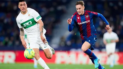 Enzo Roco jugó los 90 minutos del partido en la defensa del Elche ante los colistas.