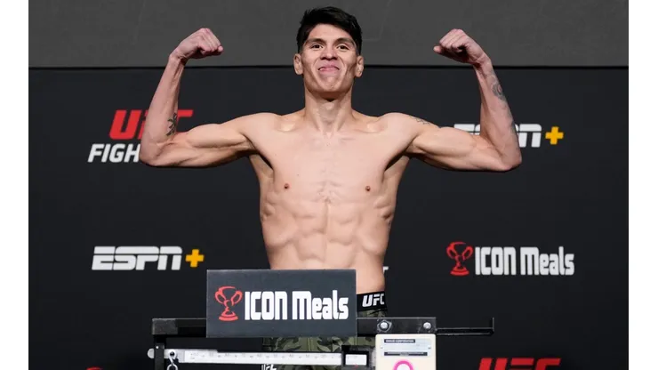 Ignacio Bahamondes dio el peso y se enfoca en su combate en el UFC