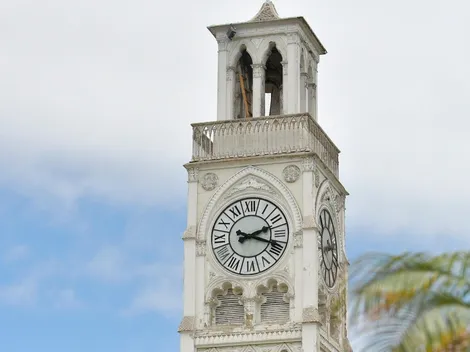 ¿Cuándo se cambia la hora y cuál es el objetivo de la medida?