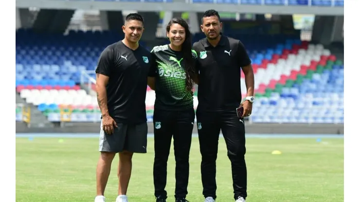 Angie Vega (al centro) llegará a Deportes Antofagasta