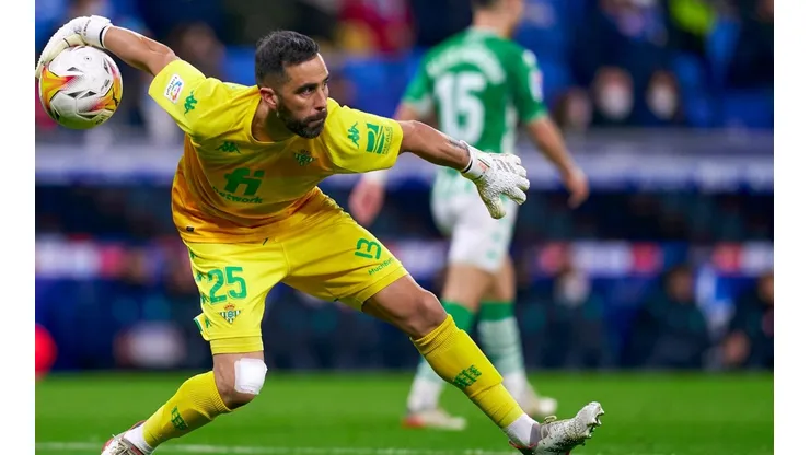 Claudio Bravo tiene prácticamente un mes sin poder jugar.