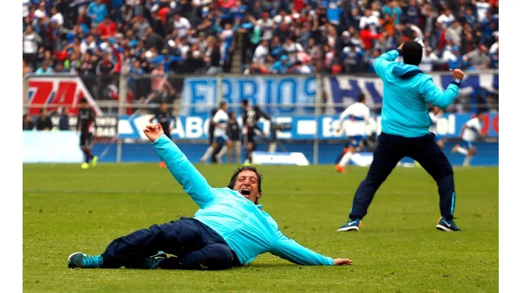 Mario Salas festeja uno de los dos triunfos ante Colo Colo