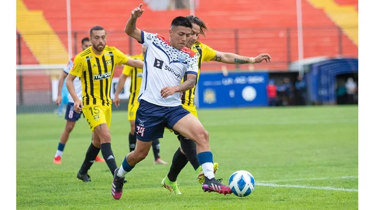 Deportes Recoleta debutó en la Primera B con empate ante Fernández Vial.