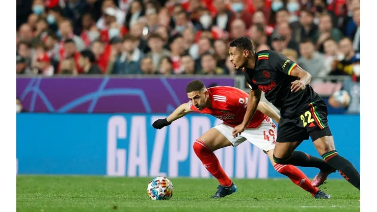 Sebastien Haller logró el raro hecho de marcar gol y autogol.