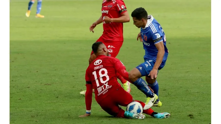 Poblete le entró duro a Cerezo y fue expulsado