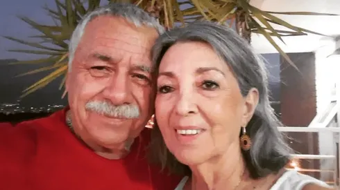 Carlos Caszely junto a María de Los Ángeles, su eterna compañera