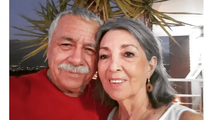 Carlos Caszely junto a María de Los Ángeles, su eterna compañera