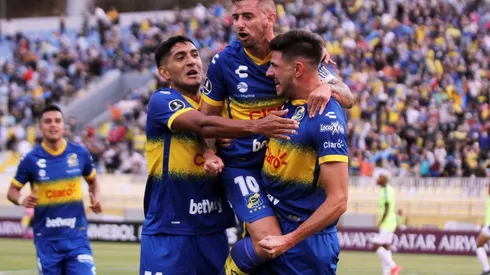 Everton goleó en su estreno en Copa Libertadores y se acerca a la tercera fase