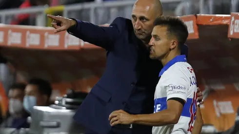 Buonanotte desde el banco en la UC: Basaure y el nuevo rol del ídolo cruzado.