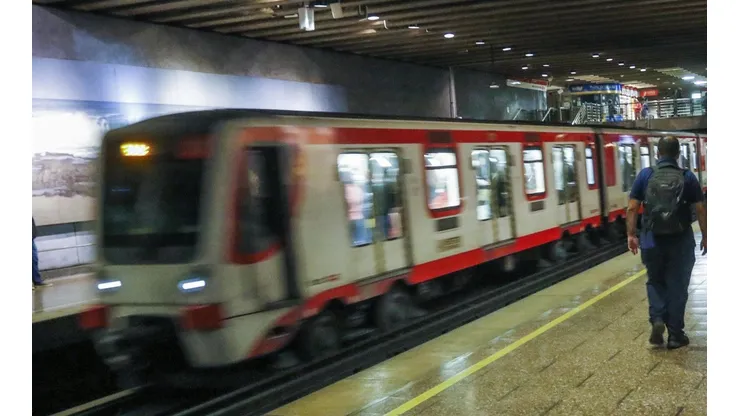 Revisa el horario del tren subterráneo.