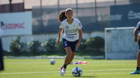 La alegría de Nayadet por tener a su familia chilena viendo a la Roja fem