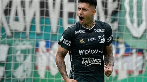 El chileno Sebastián Leyton marca para el Deportivo Cali de Rafael Dudamel.