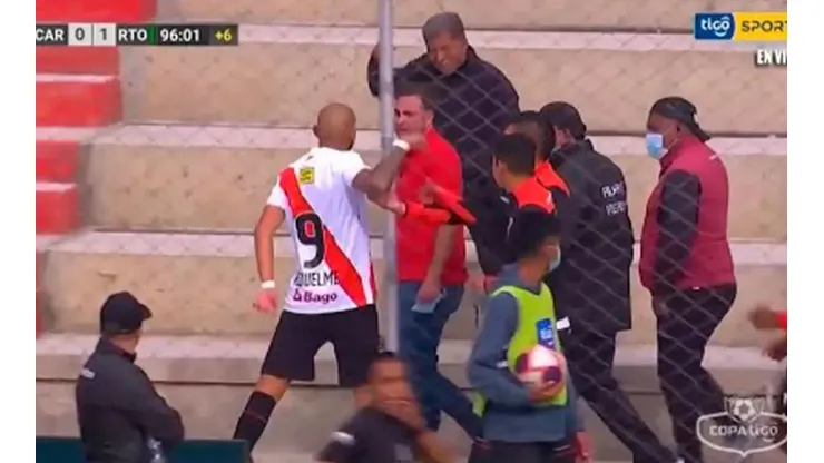 Riquelme en el encontró con el presidente de Always Ready