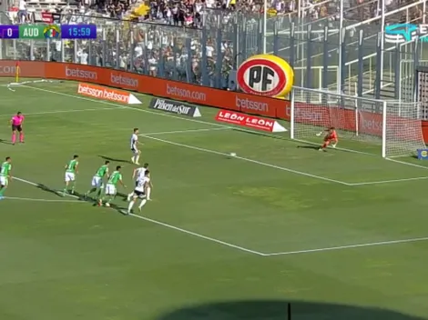 Costa le roba un penal a Lucero y lo falla con un tiro displicente