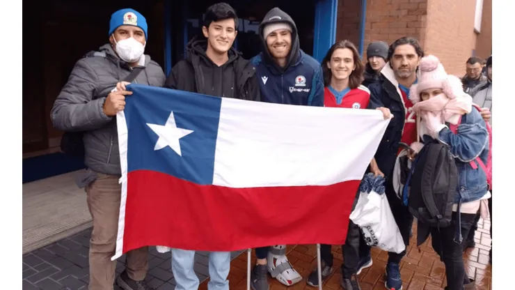 Ben se sacó fotos con hinchas chilenos