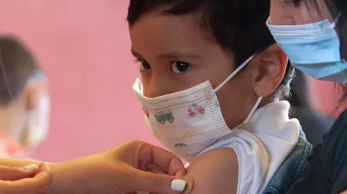 Estudio confirma seguridad de vacuna Covid-19 en menores