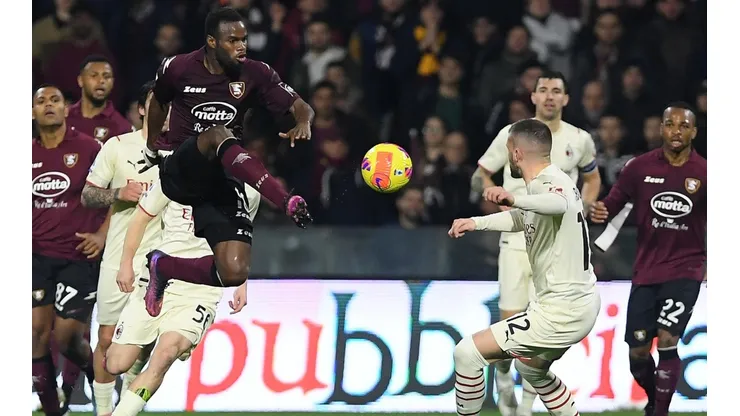 Milan sufre un duro golpe en su pelea por el título de la Serie A.