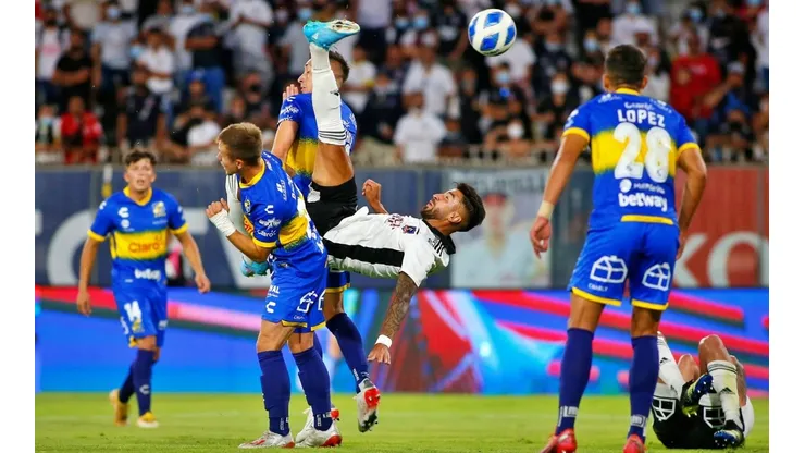 Juan Martín Lucero debutó en Colo Colo con gol ante Everton.