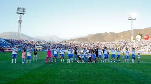 Los Cruzados firmaron contrato con Claro por los derechos del nombre del estadio San Carlos de Apoquindo y la creatividad de los hinchas en redes se hizo sentir.